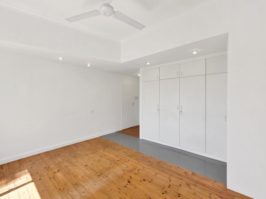 2 Bedroom Property for Sale in Vredehoek Western Cape